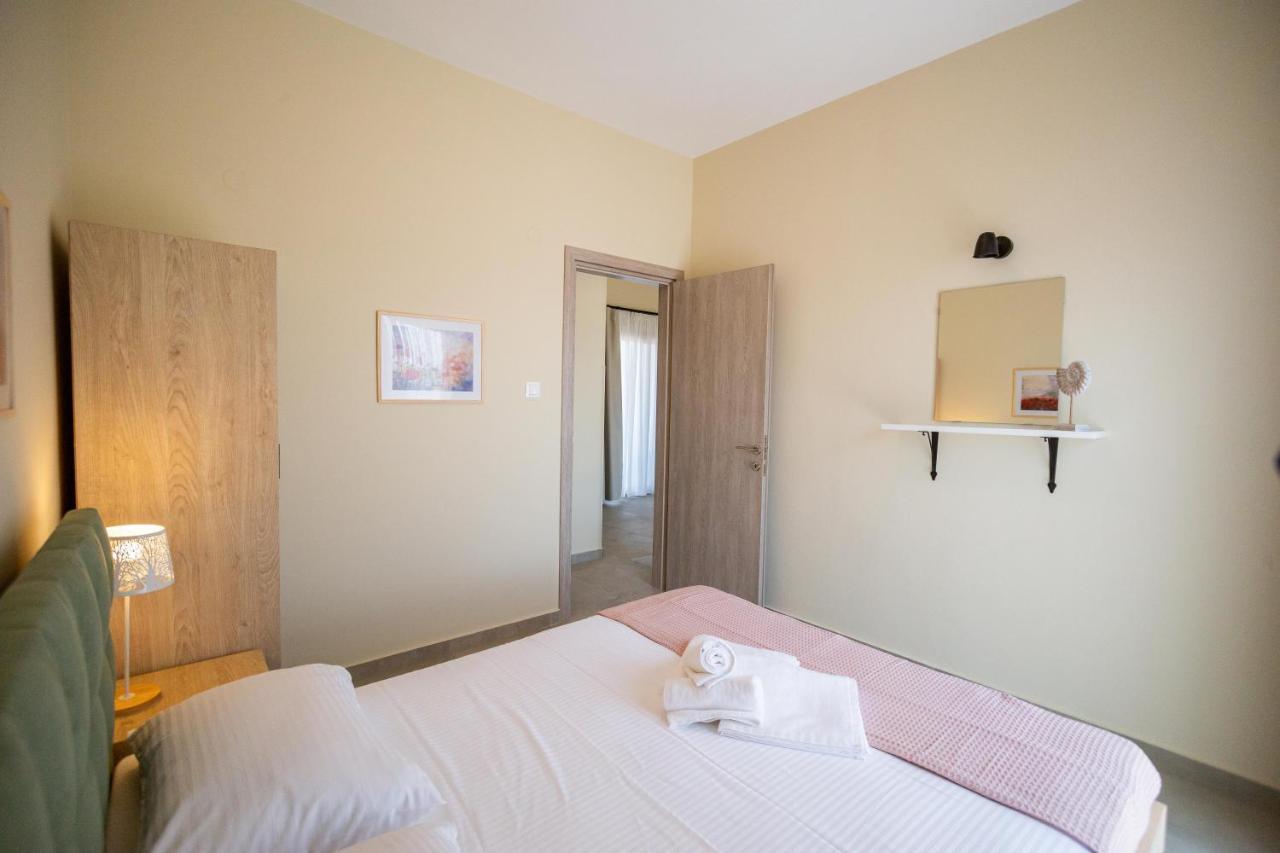 Varkes Suites 2 Nea Moudania Extérieur photo